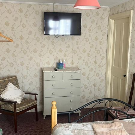 Geoghegans Magpie Bar And B&B Glin Buitenkant foto