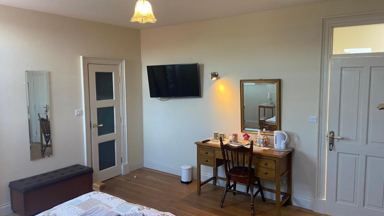 Geoghegans Magpie Bar And B&B Glin Buitenkant foto