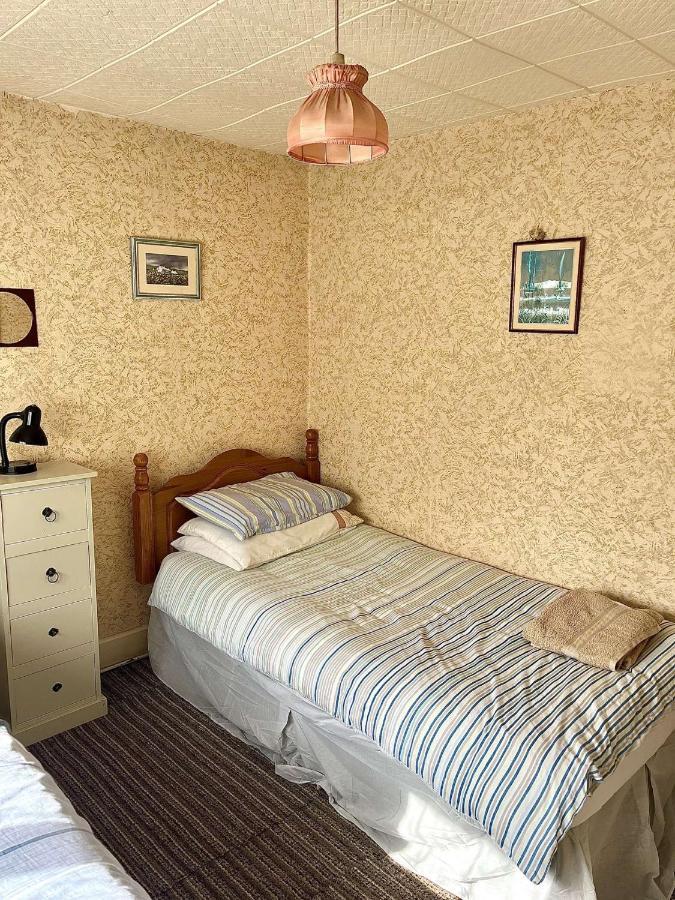Geoghegans Magpie Bar And B&B Glin Buitenkant foto