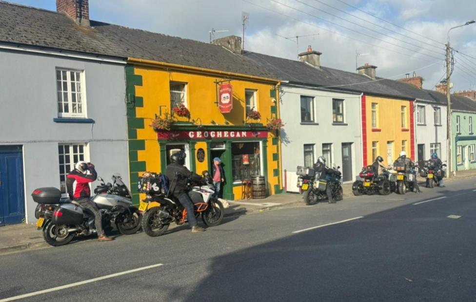 Geoghegans Magpie Bar And B&B Glin Buitenkant foto